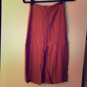 Midi skirt with front slit. REFORMATION. Size 0